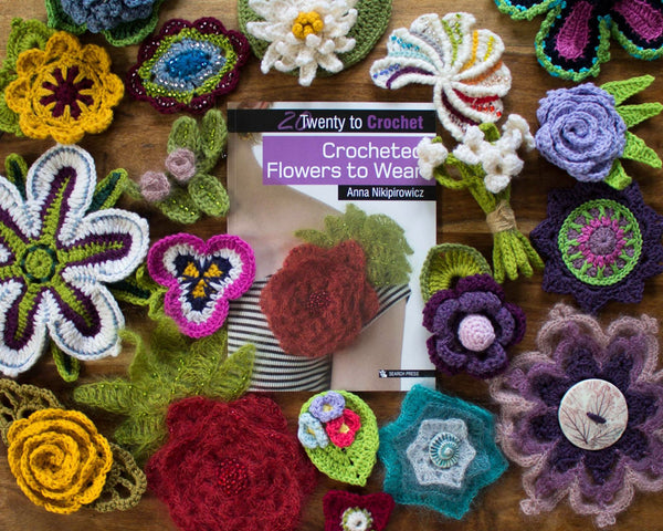 Book of Exquisite Crochet Flowers: Enhance Your Projects with Stunning  Embellishments: Rowan, Oscar Y: 9798870589657: : Books