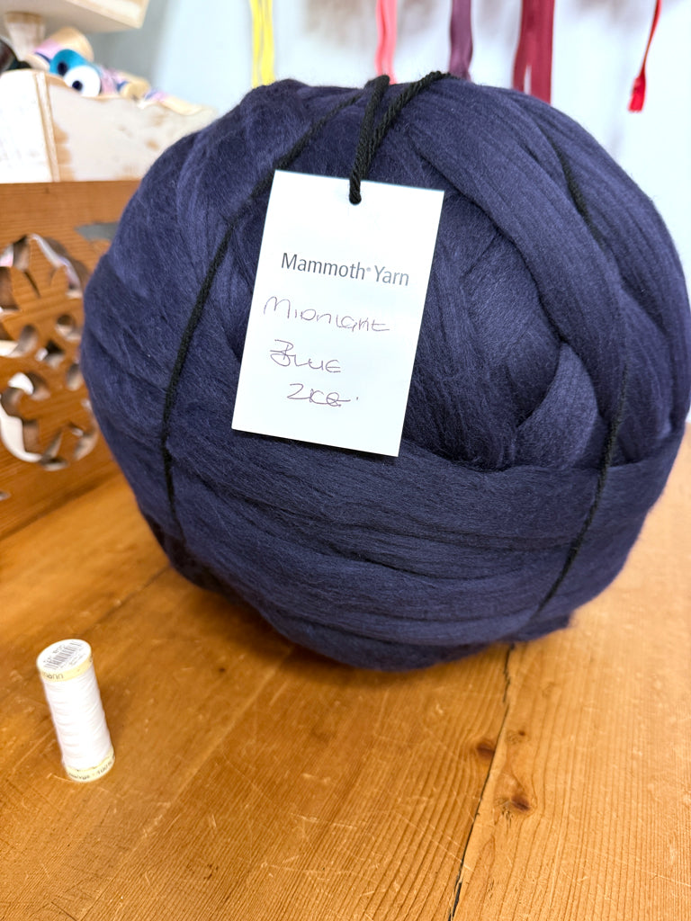 Woolly Mahoosive - Mammoth Arm Knitting Yarn – 2KG - Midnight Navy